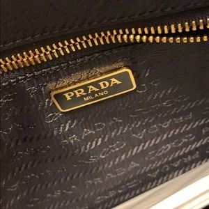 prada mini vega
